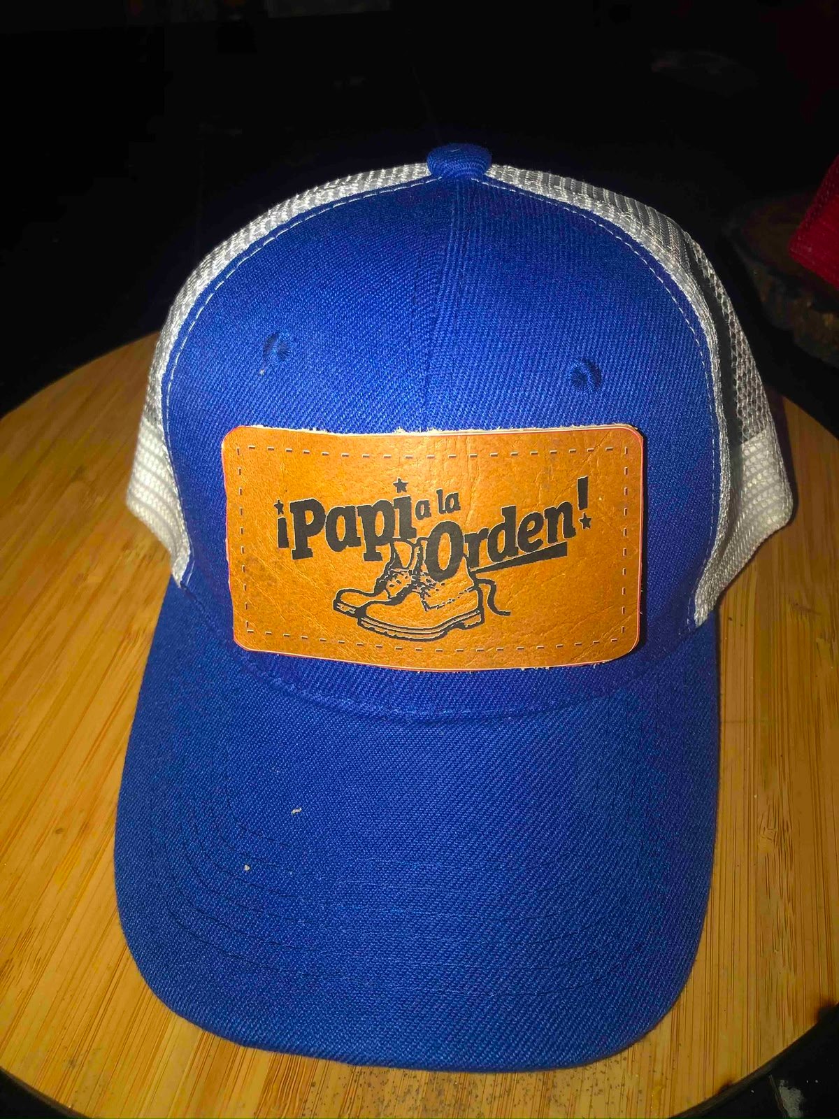 Gorra con parche cuero láser Papi a la Orden